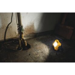 DEWALT DCL077BW230 20-Volt MAX Compact Task Light with (1) 20-Volt 3.0Ah Battery