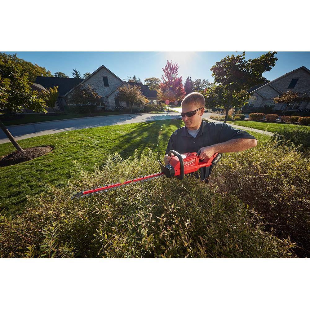 https://bigbigmart.com/wp-content/uploads/2023/01/Milwaukee-2828-21-2724-20-2726-20-M18-18-V-Lithium-Ion-Brushless-Cordless-String-Trimmer-M18-FUEL-Blower-and-M18-FUEL-Hedge-Trimmer-6.0Ah-Kit-3-Tool10.jpg