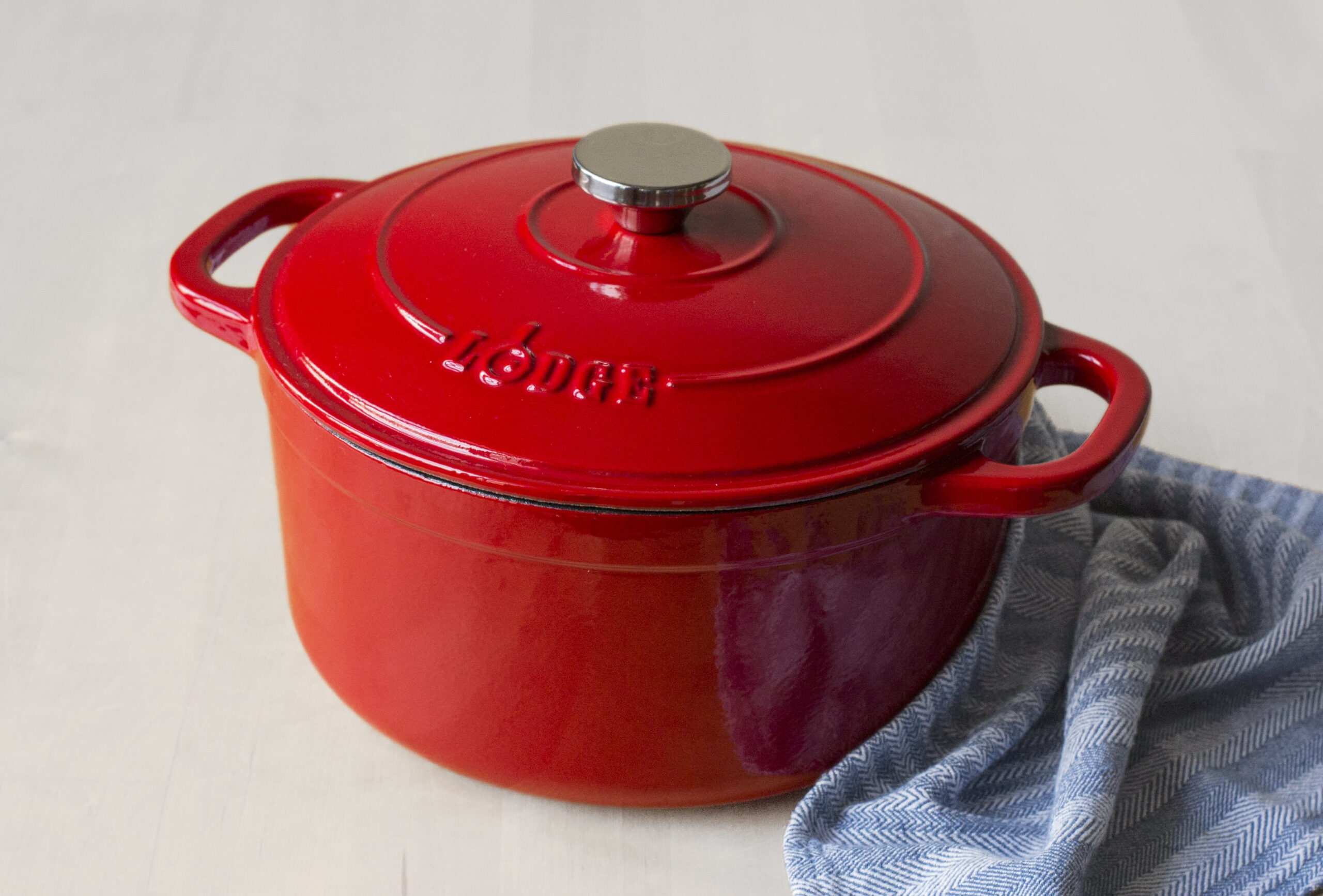 Lodge Cast Iron Cast Iron Induction Compatible Dutch Oven with Lid - Red, 2  Pack, Oven Safe, Stainless Steel Knob and Loop Handles in the Cooking Pots  department at