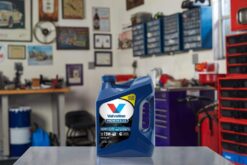 Valvoline Premium Blue 8600 ES 15W-40 Conventional Heavy Duty Engine Oil, 1 Gallon