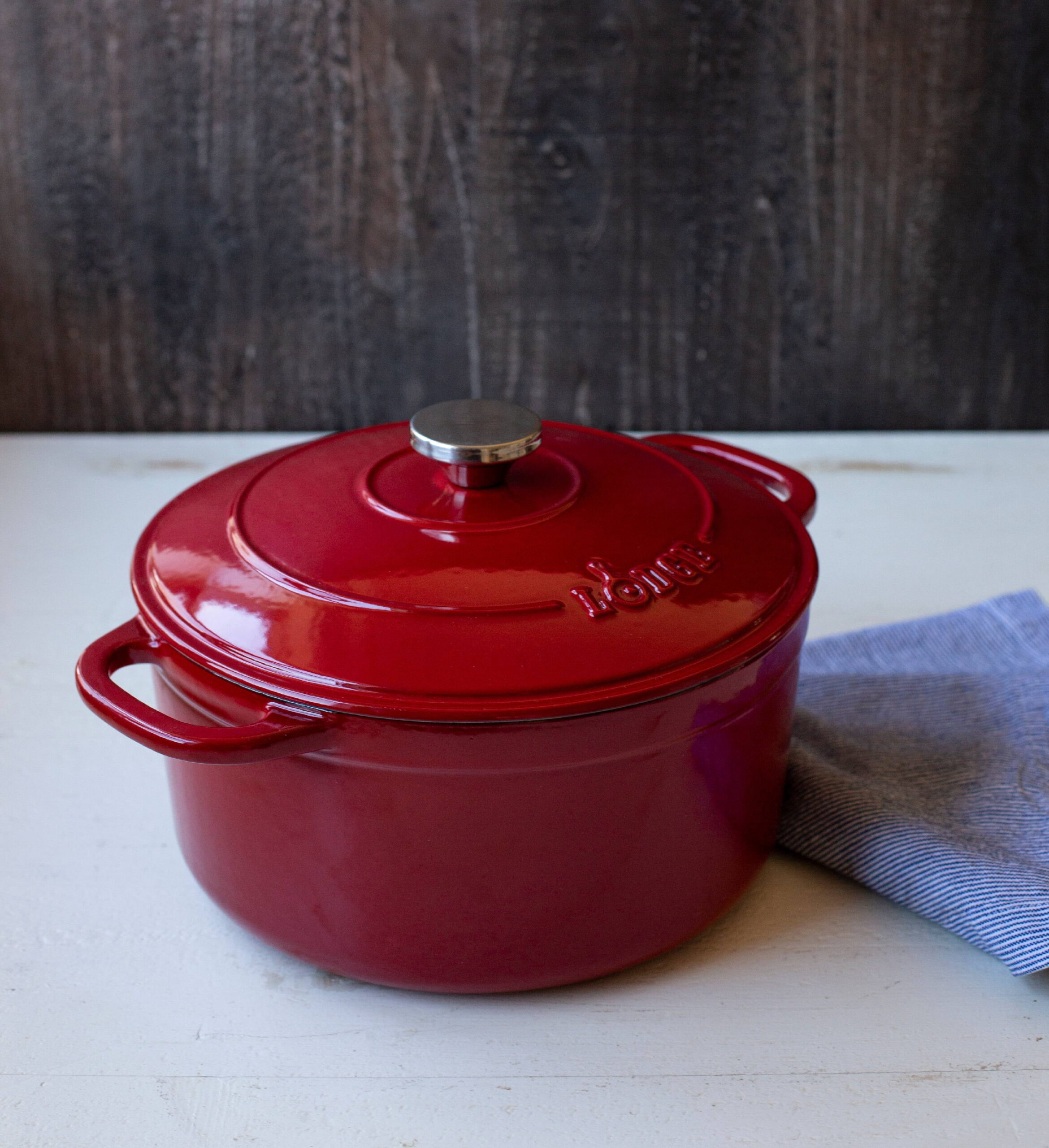 Lodge Enamelware 6 qt. Round Cast Iron Dutch Oven in Oyster White