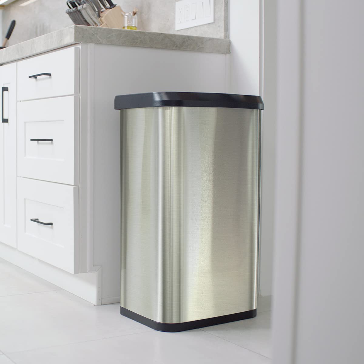 https://bigbigmart.com/wp-content/uploads/2023/05/Glad-Stainless-Steel-Trash-Can-with-Clorox-Odor-Protection-Touchless-Metal-Kitchen-Garbage-Bin-with-Soft-Close-Lid-and-Waste-Bag-Roll-Holder-20-Gallon-Motion-Sensor5.jpg
