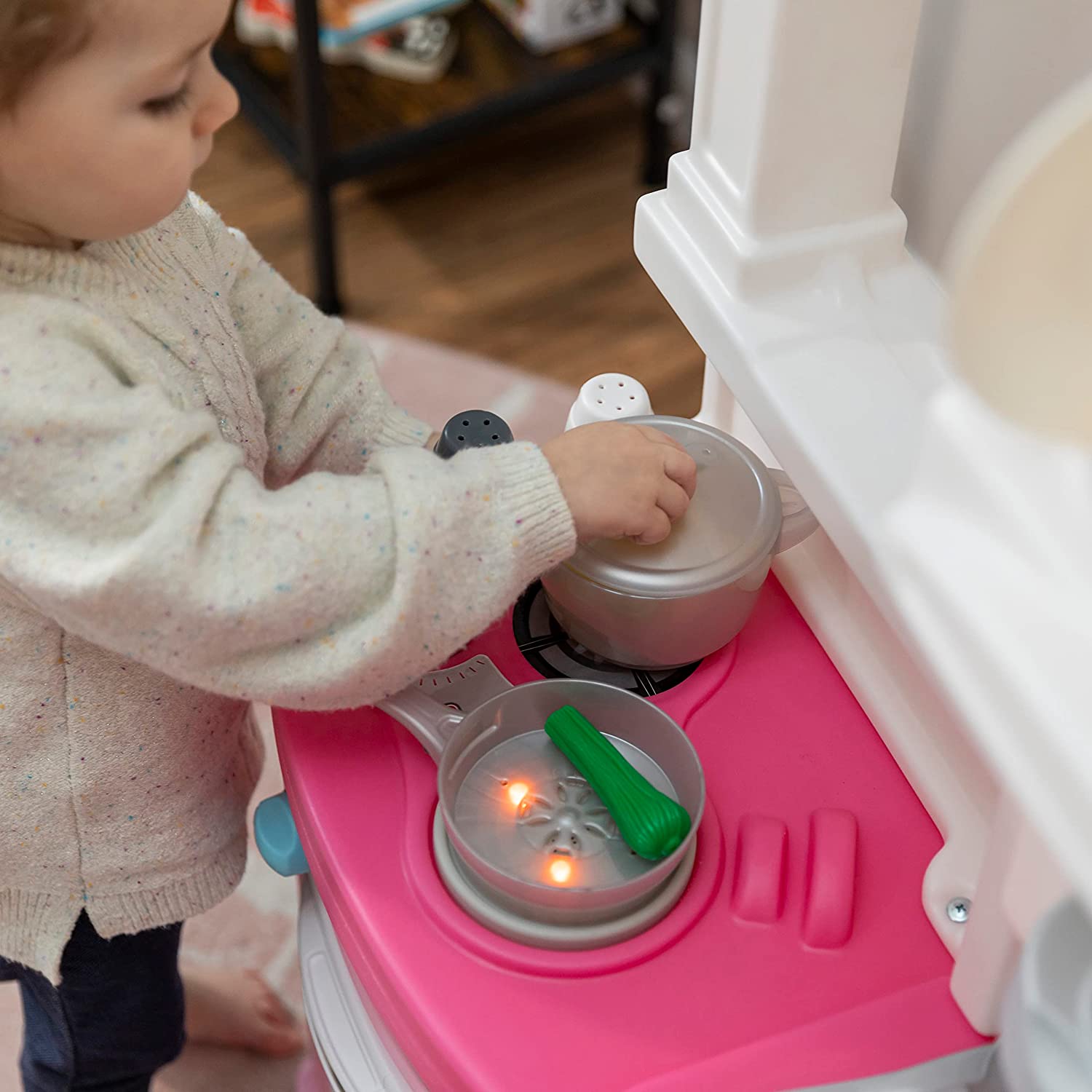 Step2 Fun with Friends Kitchen, Large Plastic Play Kitchen with Realistic  Lights & Sounds