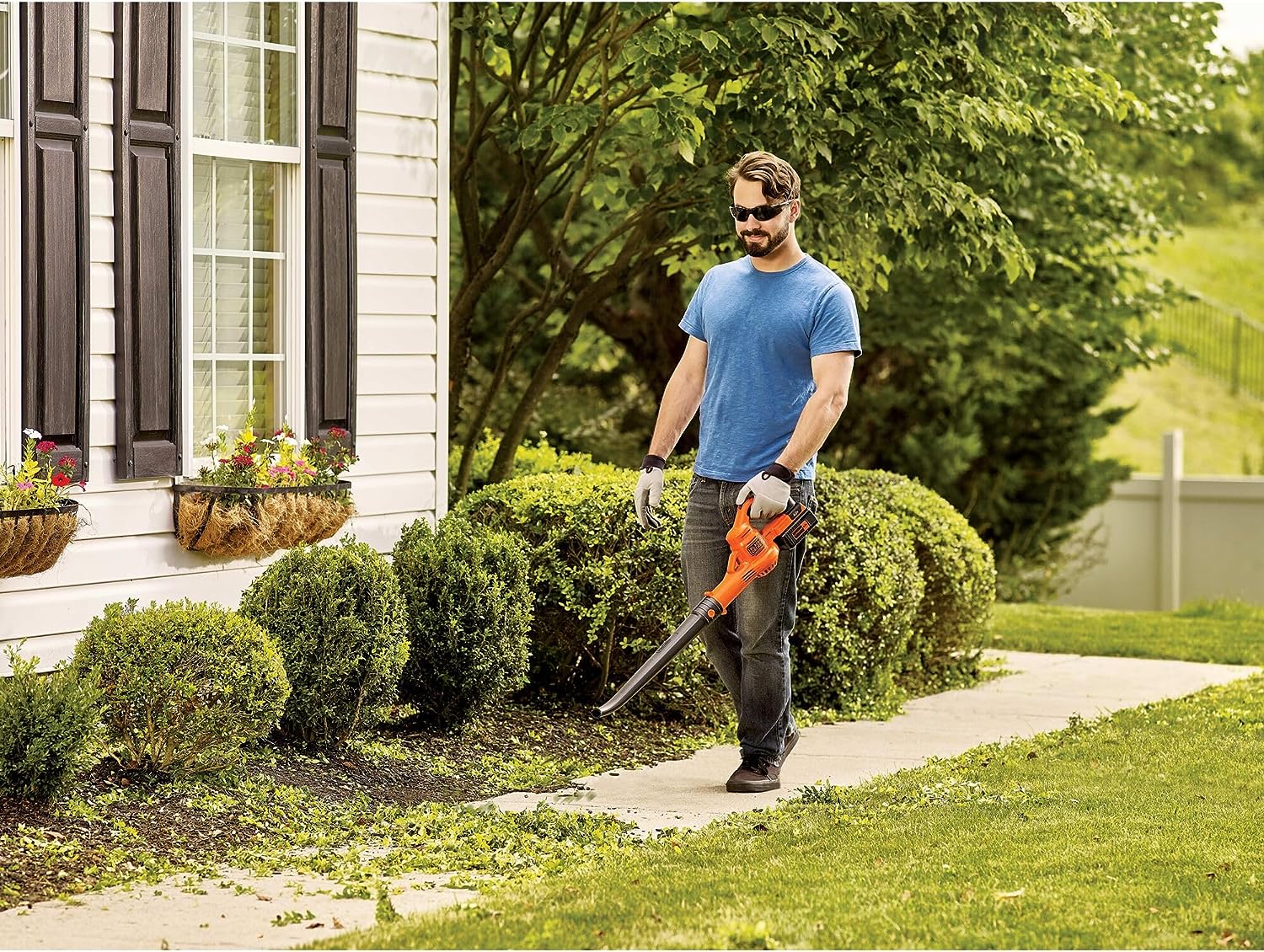 https://bigbigmart.com/wp-content/uploads/2023/08/BLACKDECKER-40V-MAX-Cordless-Leaf-Blower-Lawn-Sweeper-125-mph-Air-Speed-Lightweight-Design-Battery-and-Charger-Included-LSW40C0.jpg