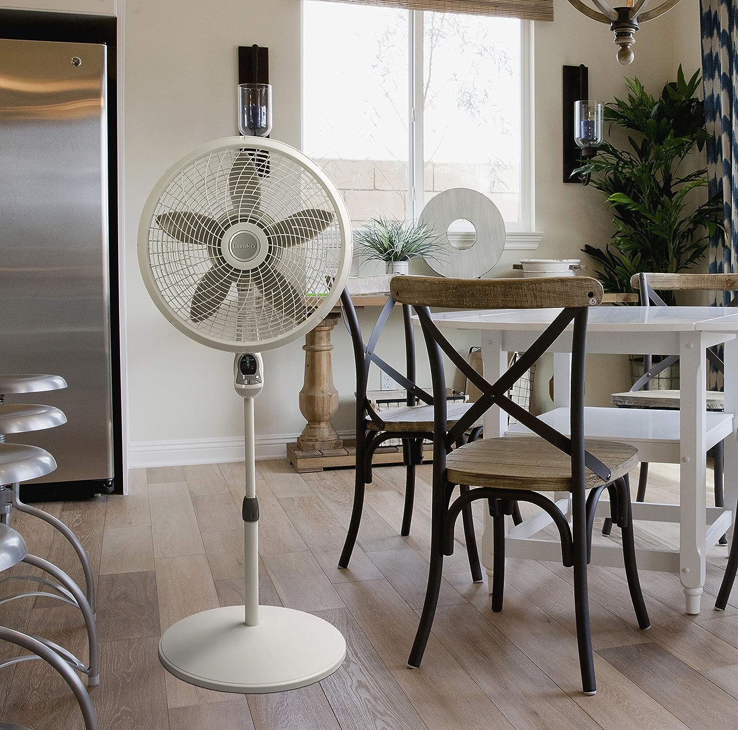 18 Stand Fan with Remote (White)