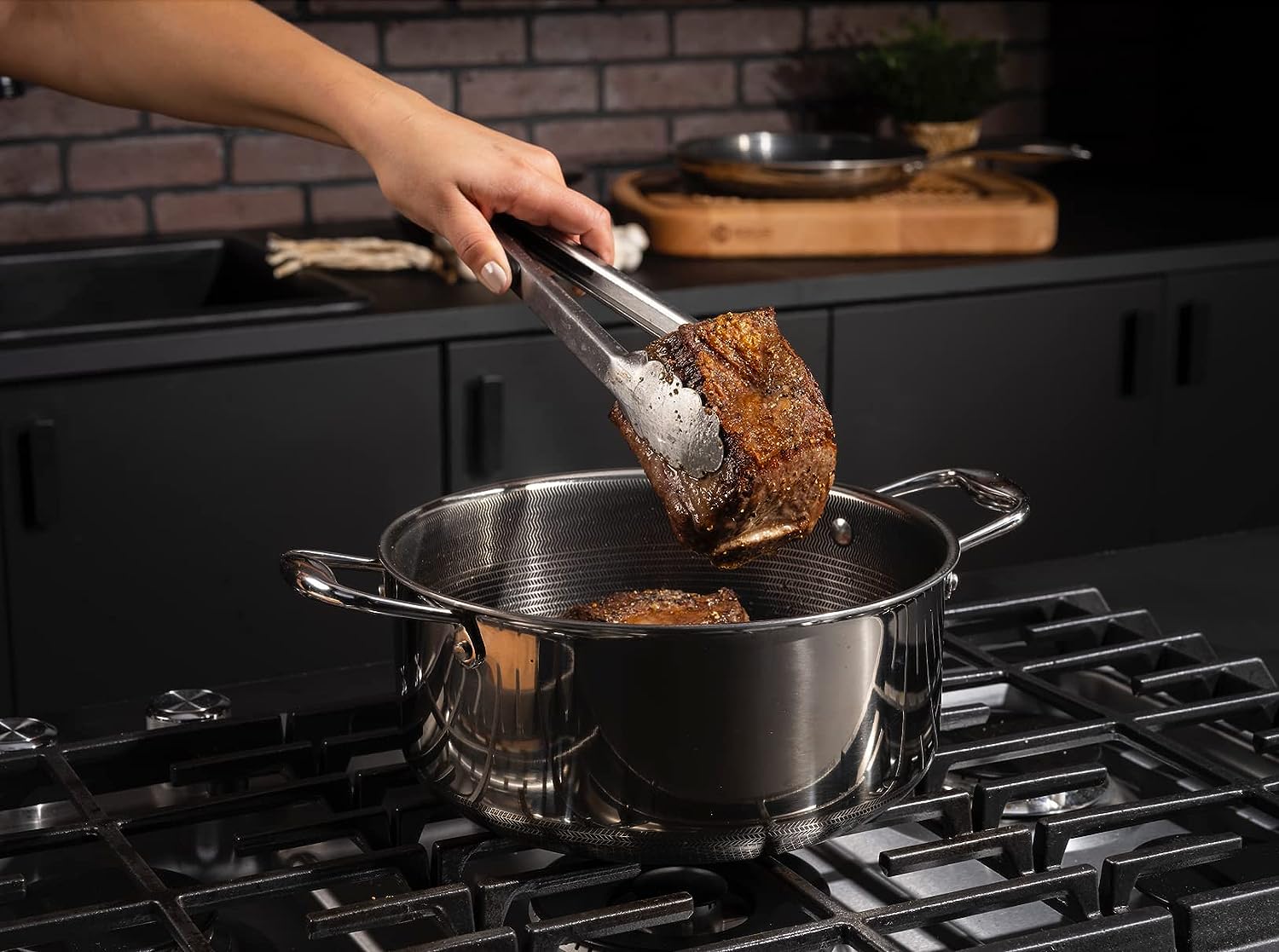  HexClad Hybrid Nonstick Dutch Oven, 5-Quart, Stainless Steel Lid,  Dishwasher and Oven Safe, Induction Ready, Compatible with All Cooktops:  Home & Kitchen
