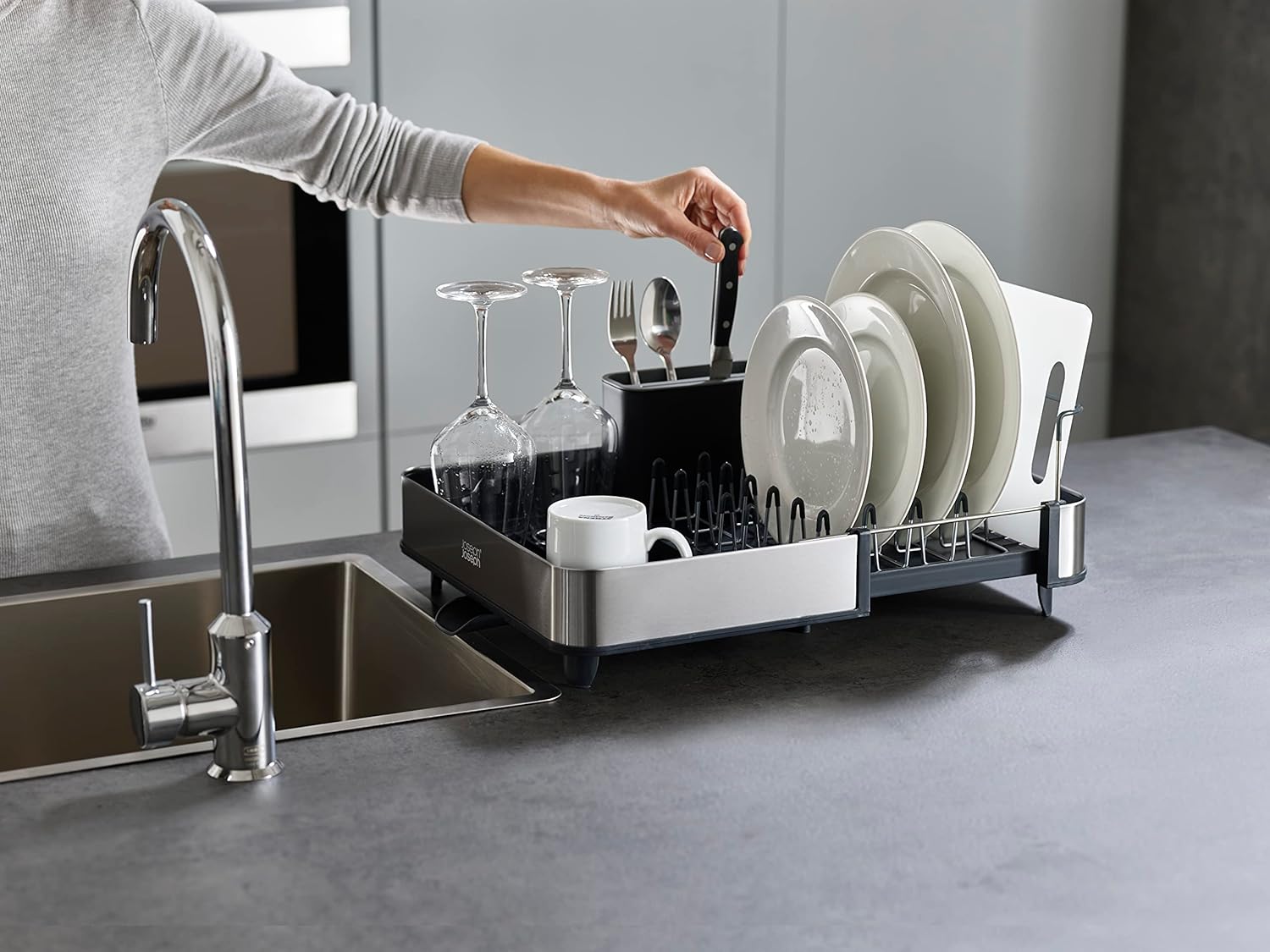 https://bigbigmart.com/wp-content/uploads/2023/10/Joseph-Joseph-Stainless-Steel-Extendable-Dual-Part-Dish-Rack-Non-Scratch-and-Movable-Cutlery-Drainer-and-Drainage-Spout-One-size-Gray2.jpg