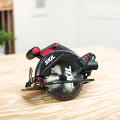 SKIL 20V 6-1/2 Inch Cordless Circular Saw Includes 2.0Ah PWR CORE 20 Lithium Battery and Charger - CR540602 - 2