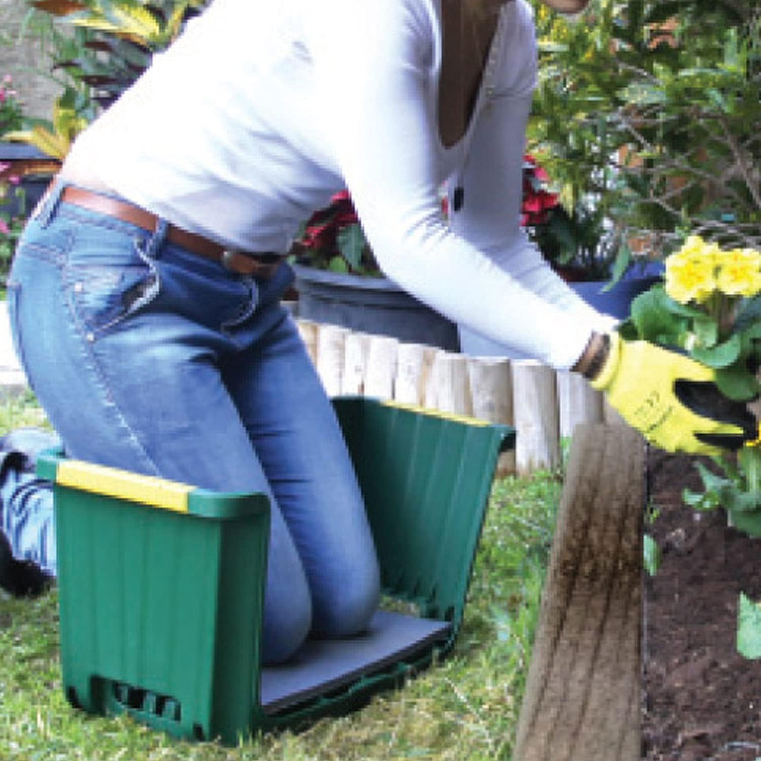 Miracle-Gro 4-in-1 Garden Stool – Multi-Use Garden Scooter with Seat – Rolling Cart with Storage Bin– Padded Kneeler and Tool storage - Accessible Gardening for All Ages + FREE Scotts Gardening Gloves1