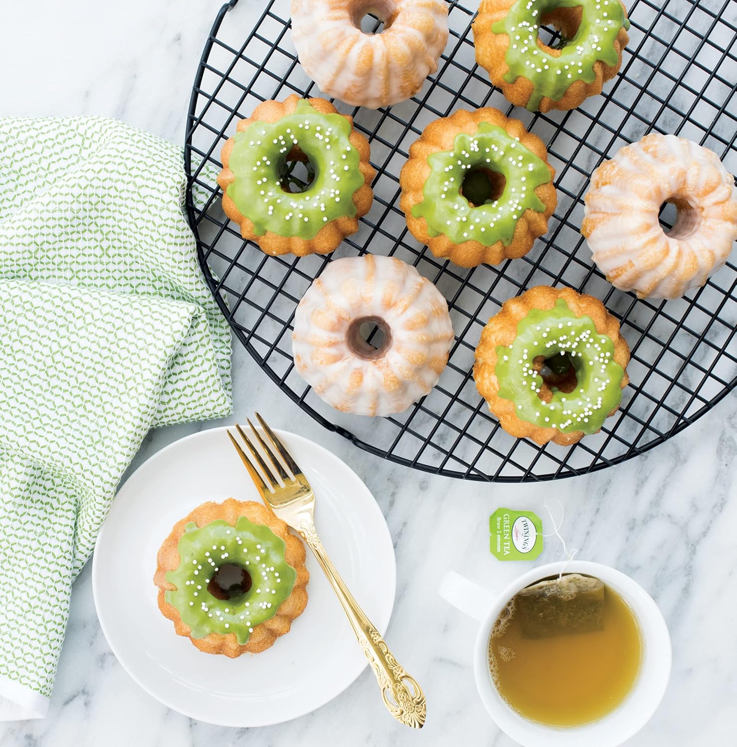 Nordic Ware Platinum Collection Anniversary Bundtlette Pan3