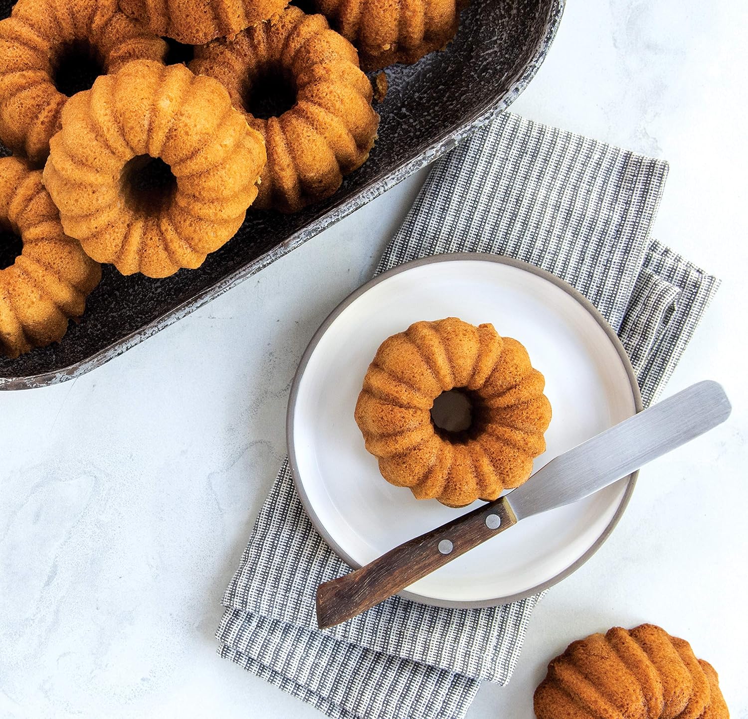 Nordic Ware Platinum Collection Anniversary Bundtlette Pan4