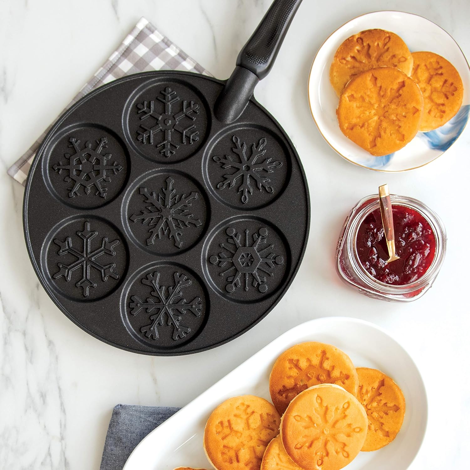 Nordic Ware Snowflake Pancake Pan1