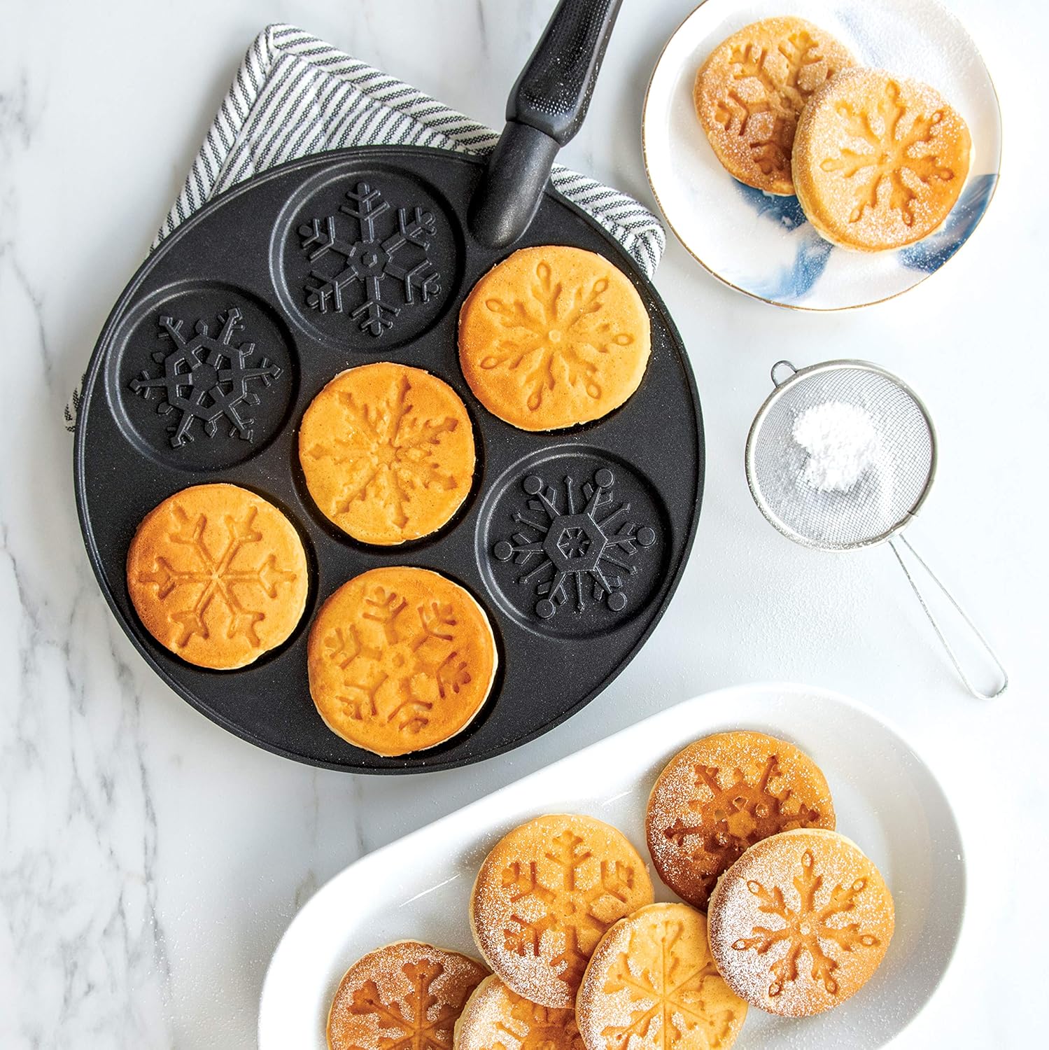 Nordic Ware Snowflake Pancake Pan2