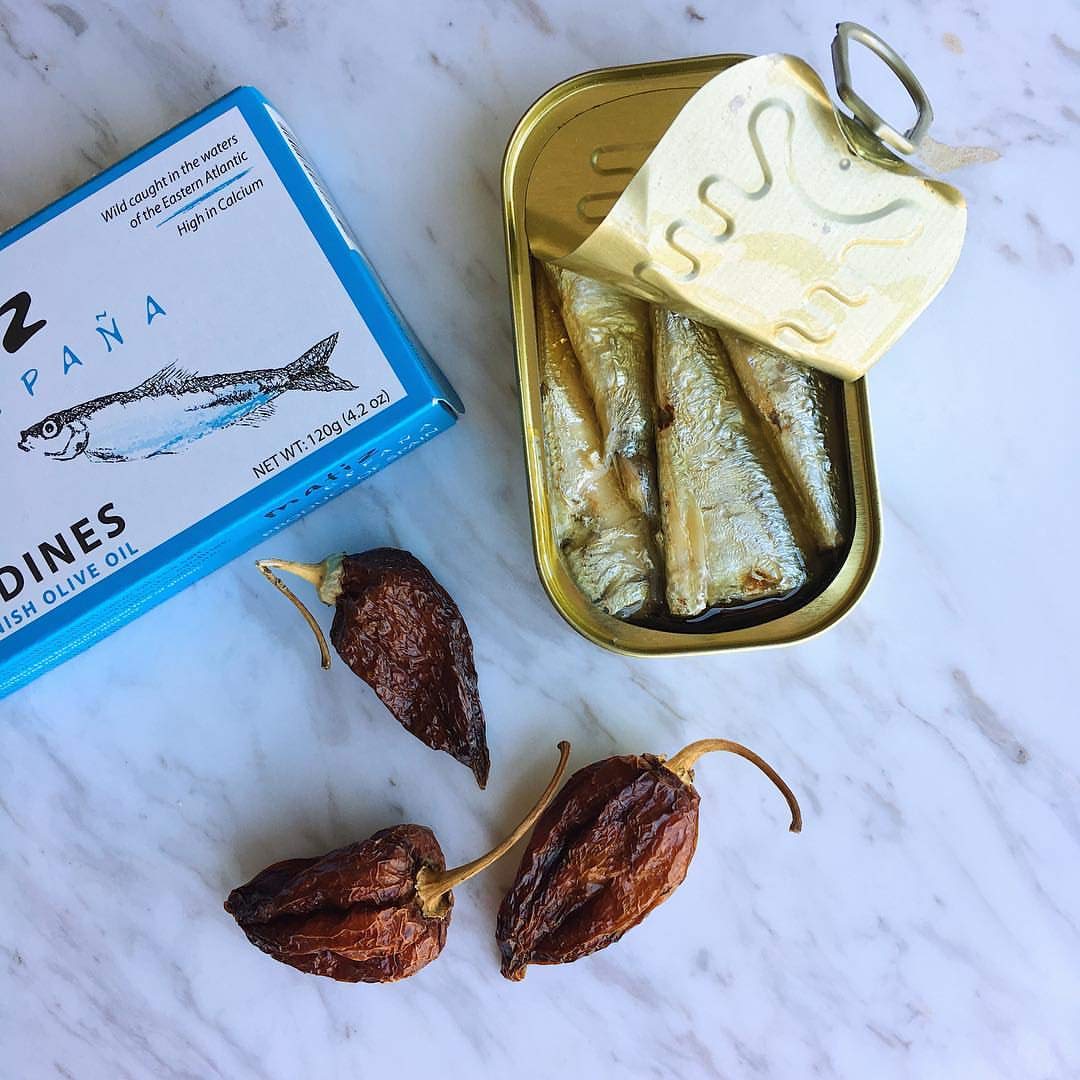 Matiz Sardines Variety Pack, Wild Caught Spanish Waters 10 Tins In Olive Oil, Sweet Piquillo Pepper, Spicy Piri Piri Pepper and Lemon Essence7
