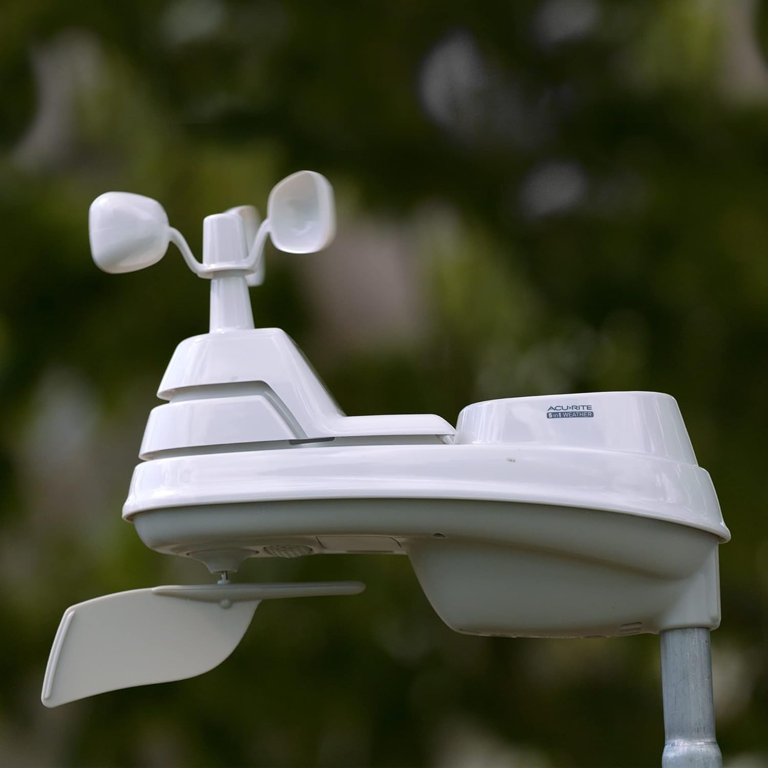AcuRite Iris (5-in-1) Professional Weather Station with LCD Display and Lightning Detection8