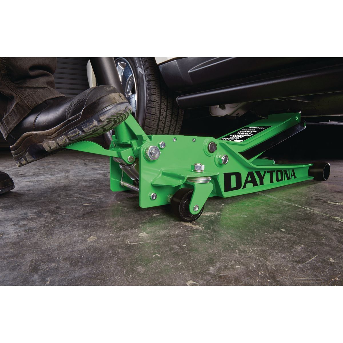 DAYTONA DS300LRG 3 Ton Long-Reach Low-Profile Professional Floor Jack with RAPID PUMP, Green0