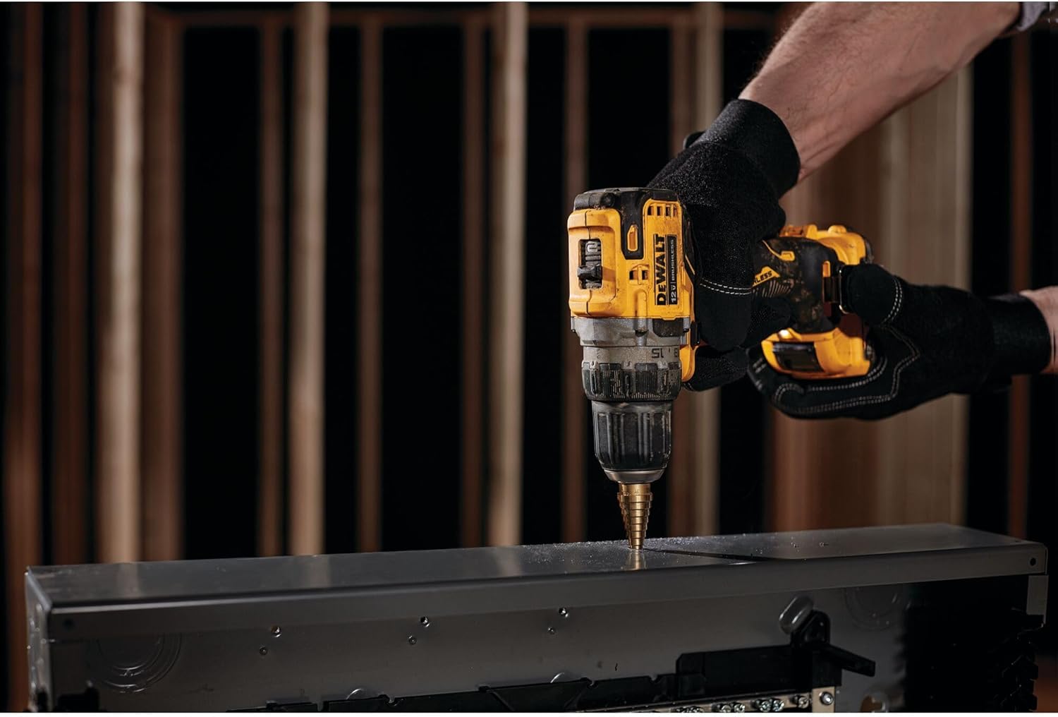 DEWALT XTREME 12V MAX Cordless Drill Driver Kit, 3 8-Inch (DCD701F2)1