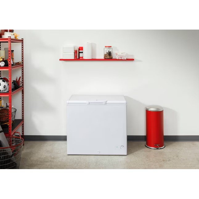 Hotpoint 6.9-Cu. Feet Manual Defrost Chest Freezer Convertible to Refrigerator ( White ) HCM7QWWW14_11zon