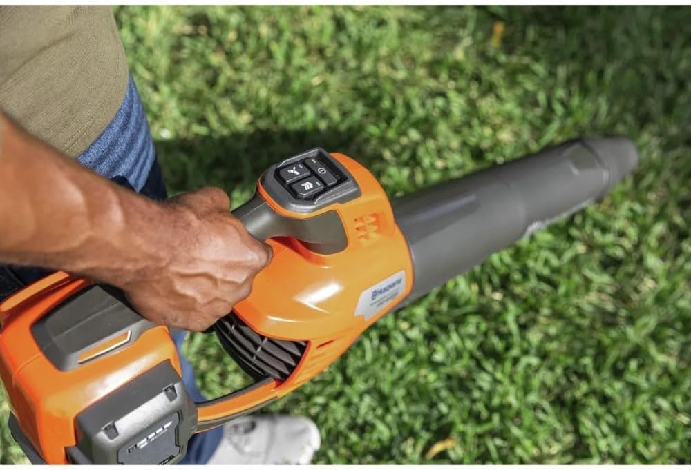 Husqvarna 970569904 350iB 40V LeafBlaster Brushless Lithium-Ion Cordless Leaf Blower Kit1
