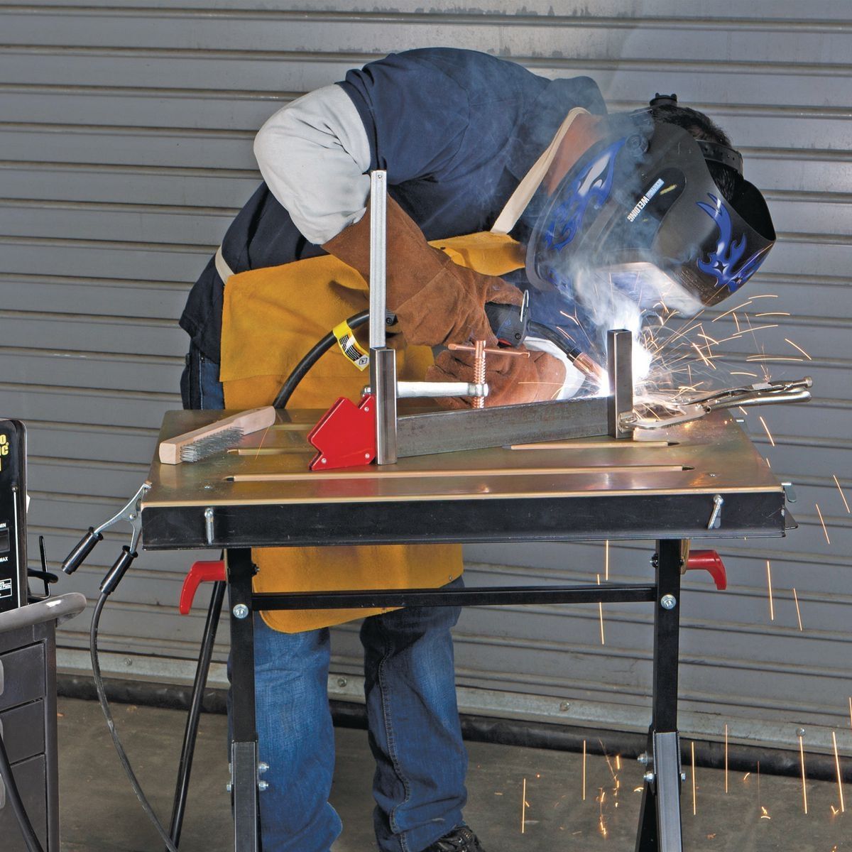 CHICAGO ELECTRIC Adjustable Steel Welding Table8