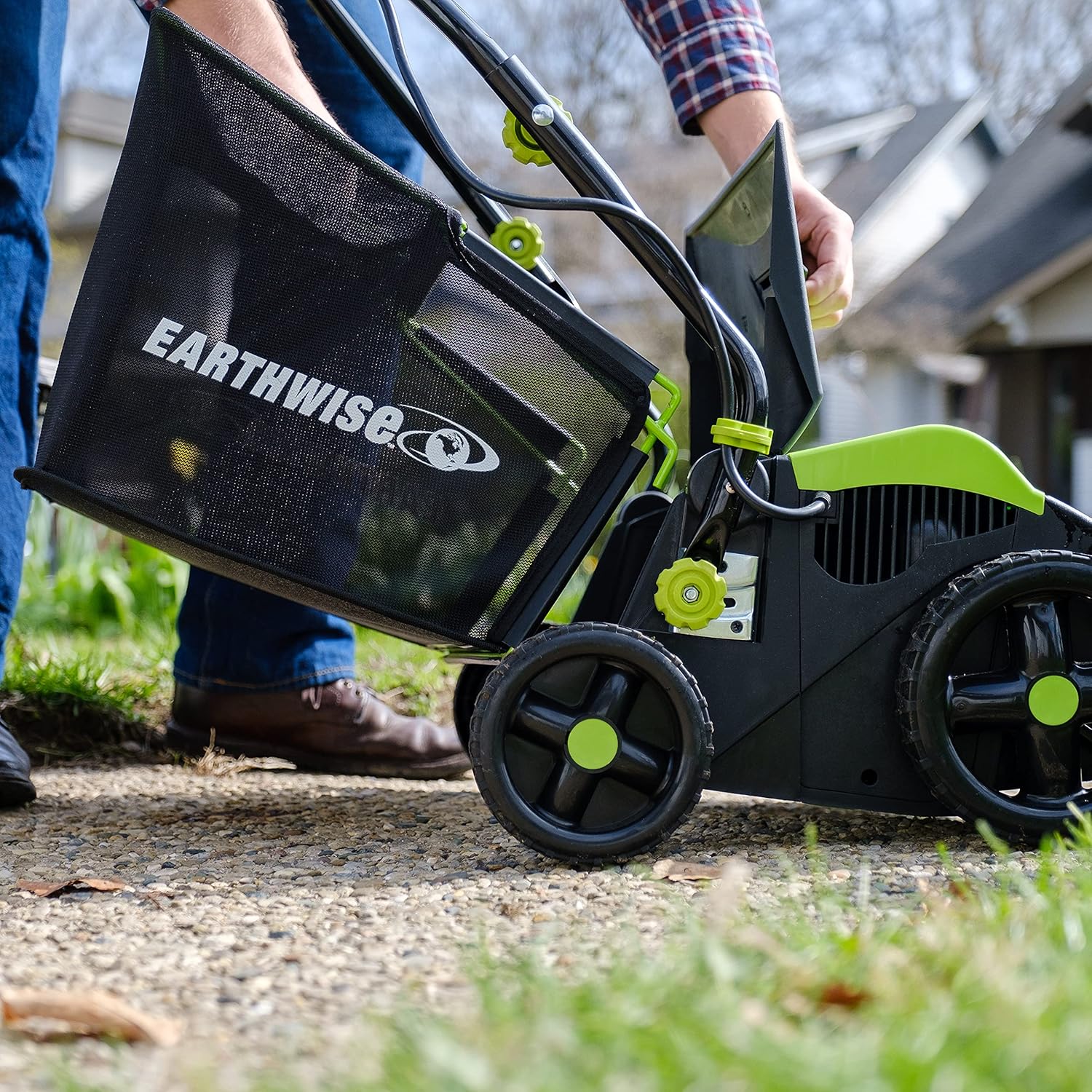 Earthwise DT71613AA 13-Amp 16-Inch Corded Dethatcher with Scarifier Blade and Collection Bag9