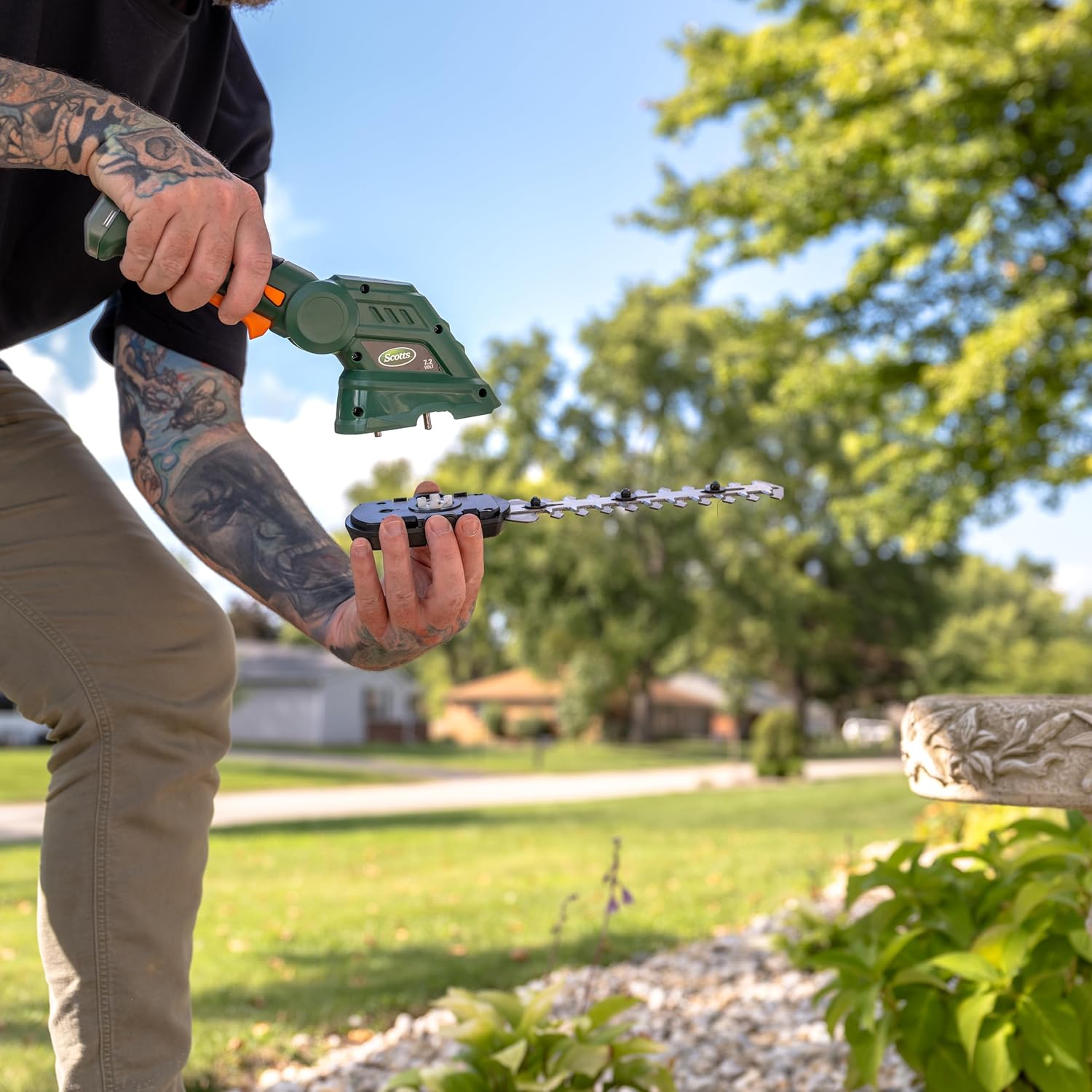 Scotts Outdoor Power Tools LSS10272PS 7.5-Volt Lithium-Ion Cordless Grass Shear Shrub Trimmer with Wheeled Extension Handle, Green-
