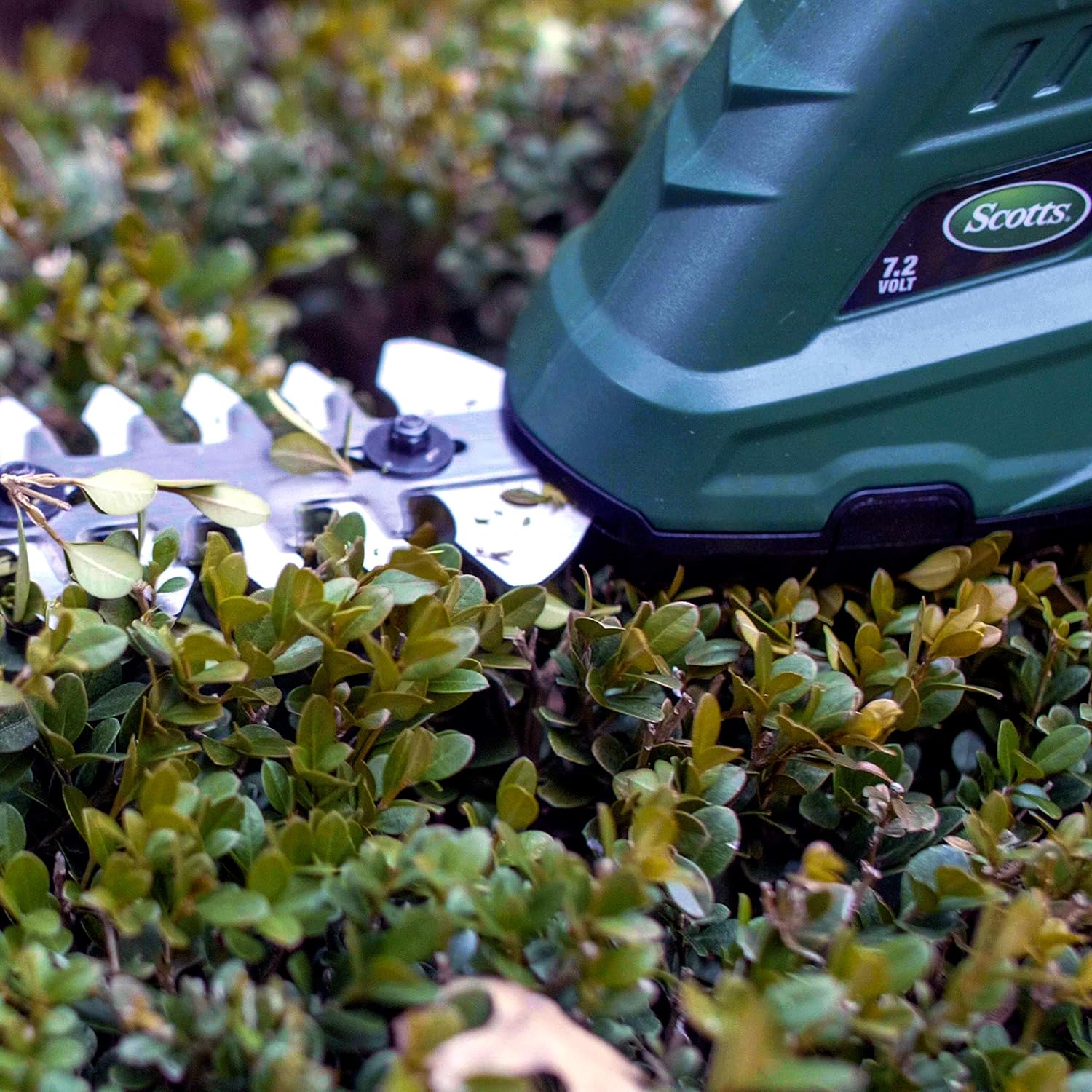 Scotts Outdoor Power Tools LSS10272PS 7.5-Volt Lithium-Ion Cordless Grass Shear Shrub Trimmer with Wheeled Extension Handle, Green11