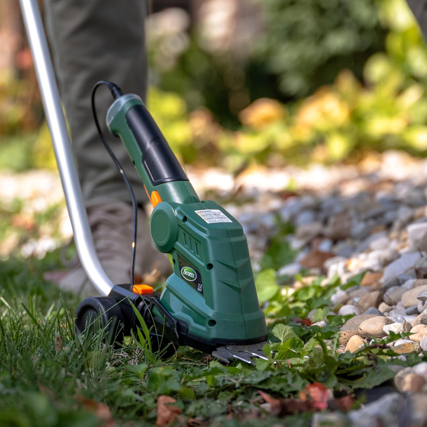 Scotts Outdoor Power Tools LSS10272PS 7.5-Volt Lithium-Ion Cordless Grass Shear Shrub Trimmer with Wheeled Extension Handle, Green3