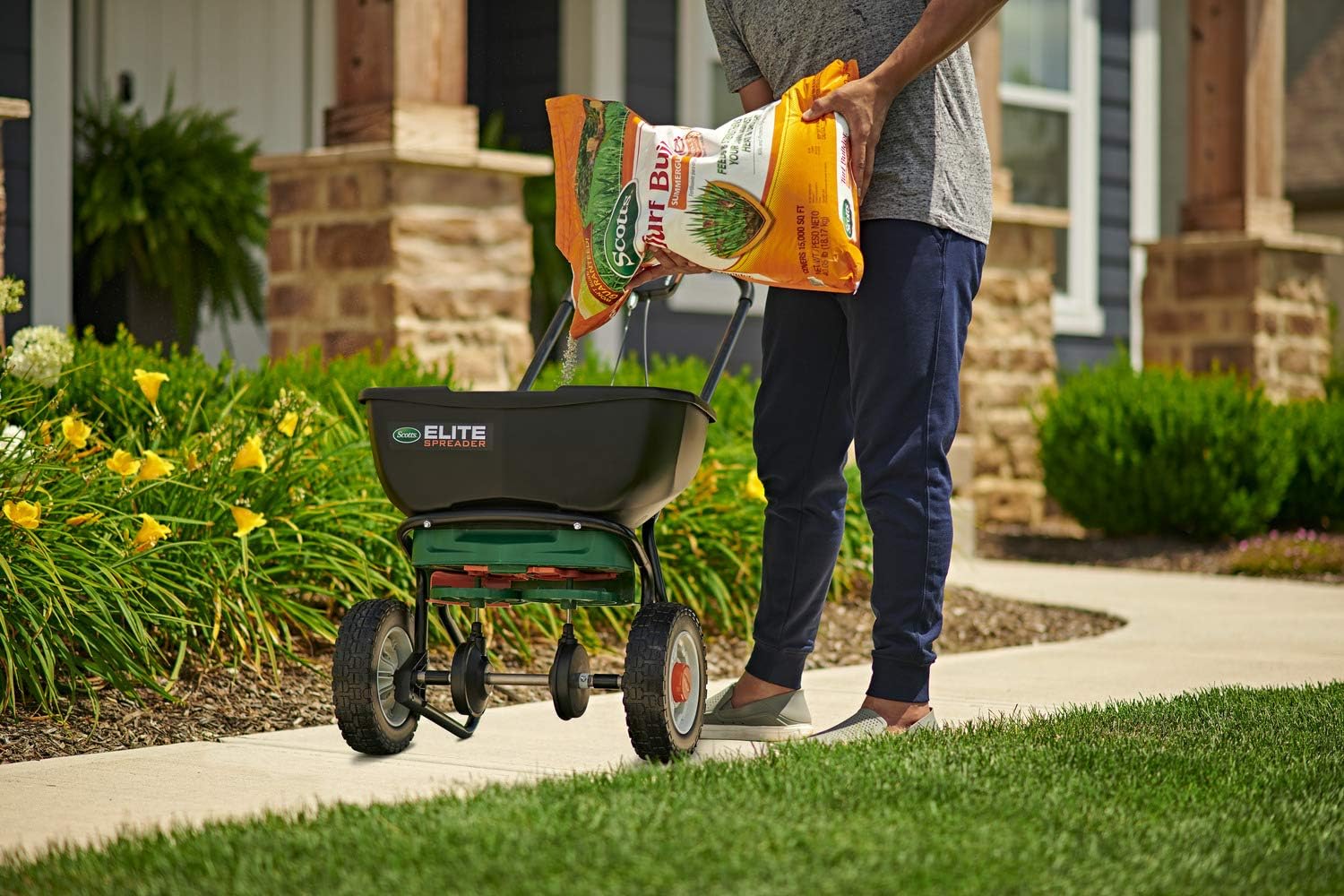 Scotts Turf Builder SummerGuard Lawn Food with Insect Control, Fertilizer and Insect Killer, 15,000 sq. ft., 40.05 lbs.45
