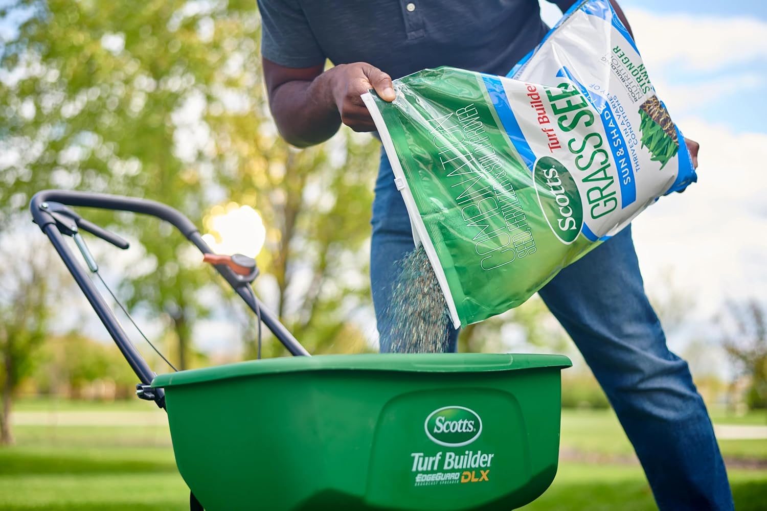 Scotts Turf Builder Grass Seed Sun and Shade Mix with Fertilizer and Soil Improver, Thrives in Many Conditions, 16 lbs.132