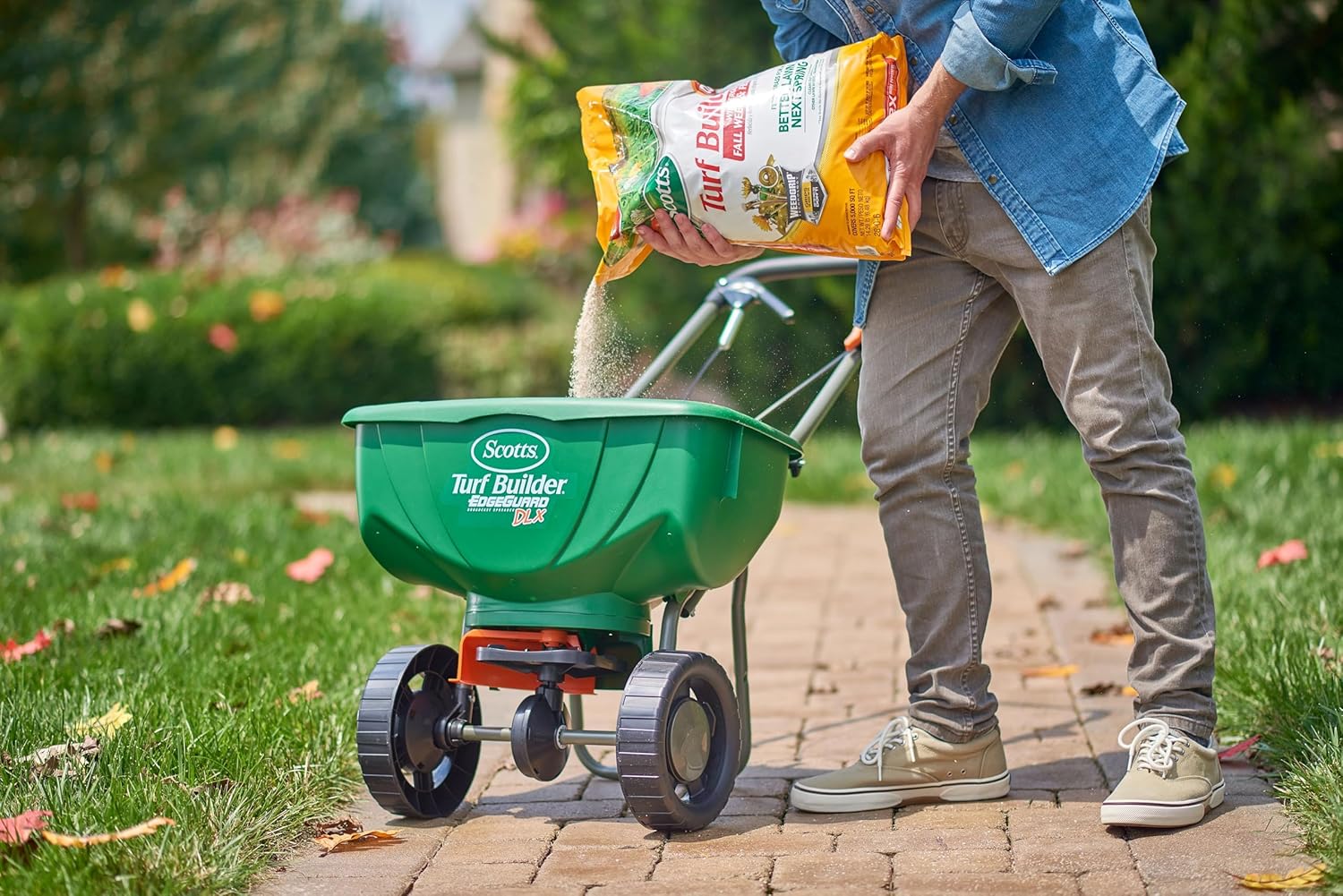Scotts Turf Builder WinterGuard Fall Weed & Feed3, Weed Killer Plus Fall Fertilizer, 5,000 sq. ft., 14.29 lbs.14