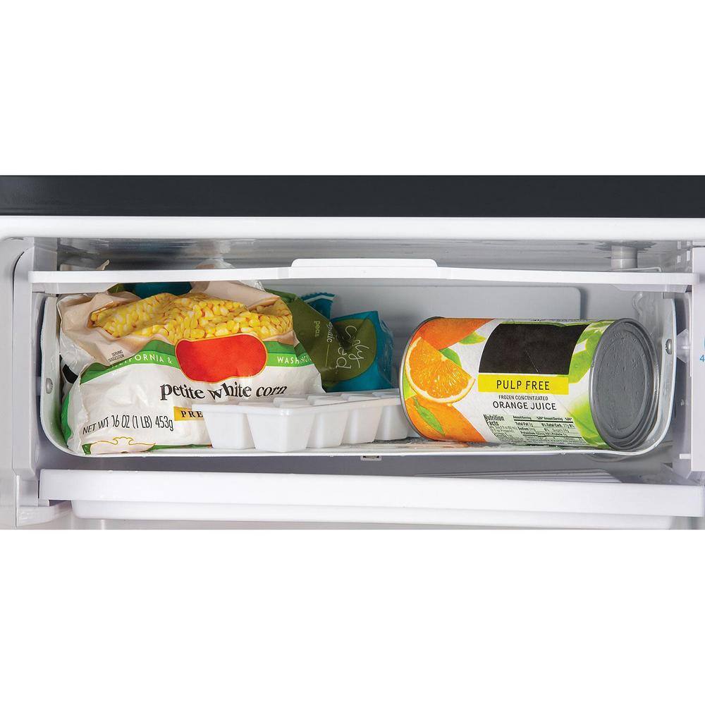 IGLOO IRF32BK6A 18 in. Width 3.2 cu.ft. Black Mini Refrigerator in Black4