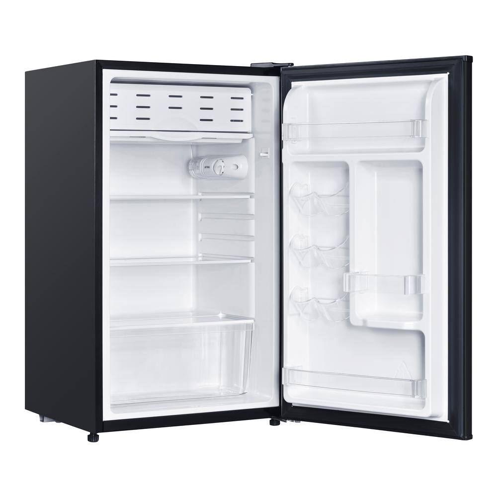Magic Chef HMR440BE 4.4 cu. ft. Mini Fridge in Black8