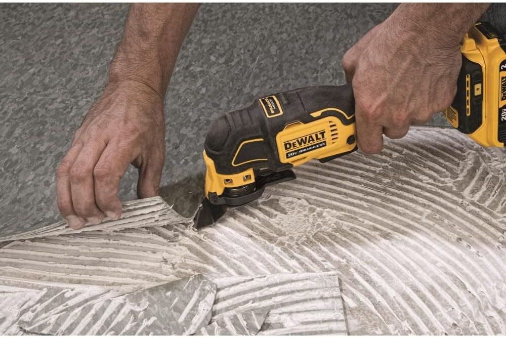 DEWALT DCS354D1 ATOMIC 20V MAX Brushless Cordless Oscillating Multi-Tool Kit11