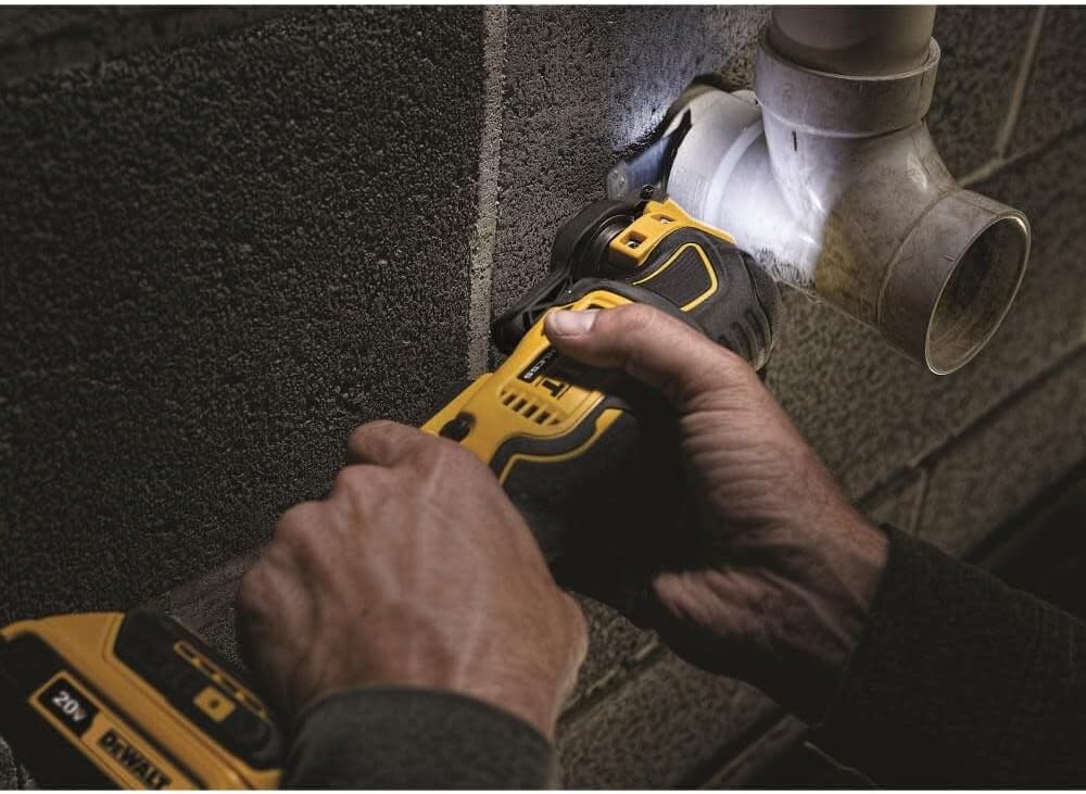 DEWALT DCS354D1 ATOMIC 20V MAX Brushless Cordless Oscillating Multi-Tool Kit4