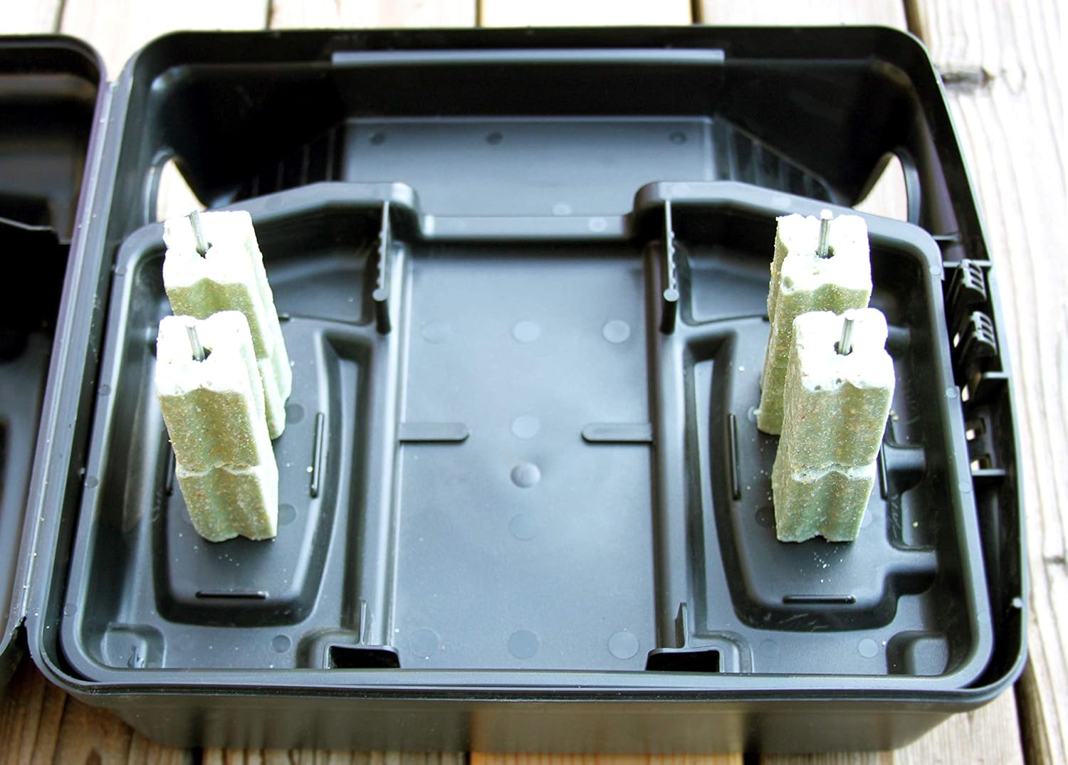 Tomcat Titan Rodent Bait Station Commercial Grade Pest Control Run Traps and Bait in Tandem No Additional Securing Required4