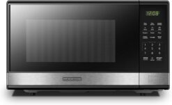 BLACK+DECKER EM031MB11 Digital Microwave Oven with Turntable Push-Button Door, Child Safety Lock